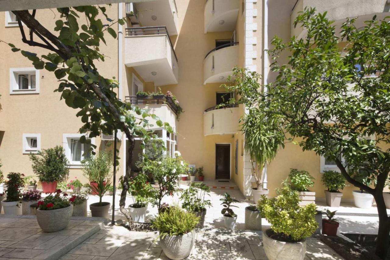 בודווה Apartmani Salus מראה חיצוני תמונה