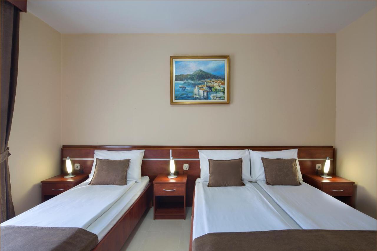 בודווה Apartmani Salus מראה חיצוני תמונה