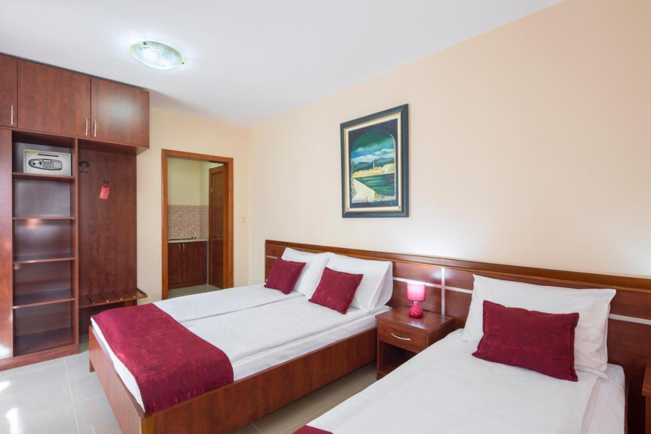 בודווה Apartmani Salus מראה חיצוני תמונה