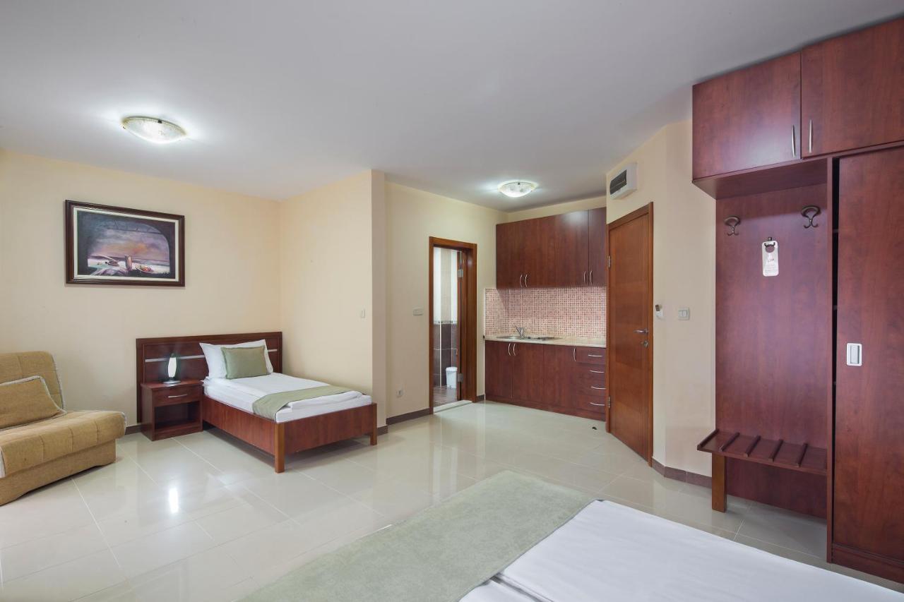 בודווה Apartmani Salus מראה חיצוני תמונה
