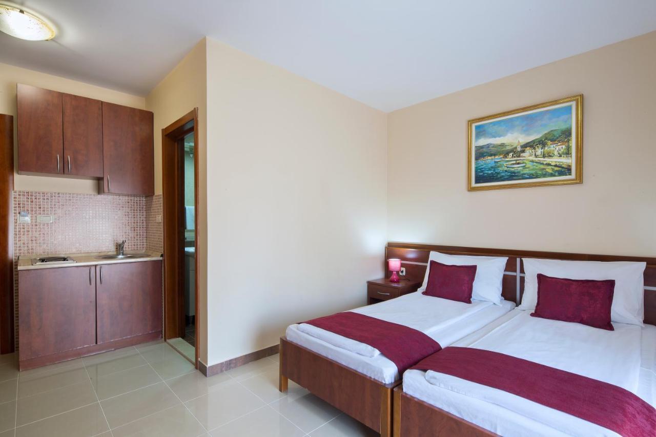 בודווה Apartmani Salus מראה חיצוני תמונה