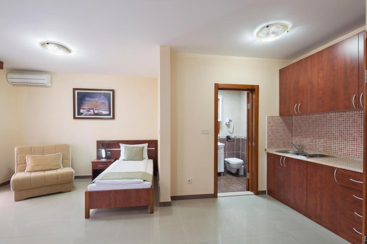 בודווה Apartmani Salus מראה חיצוני תמונה