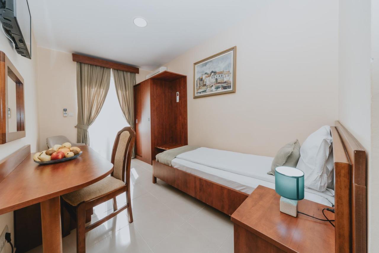 בודווה Apartmani Salus מראה חיצוני תמונה