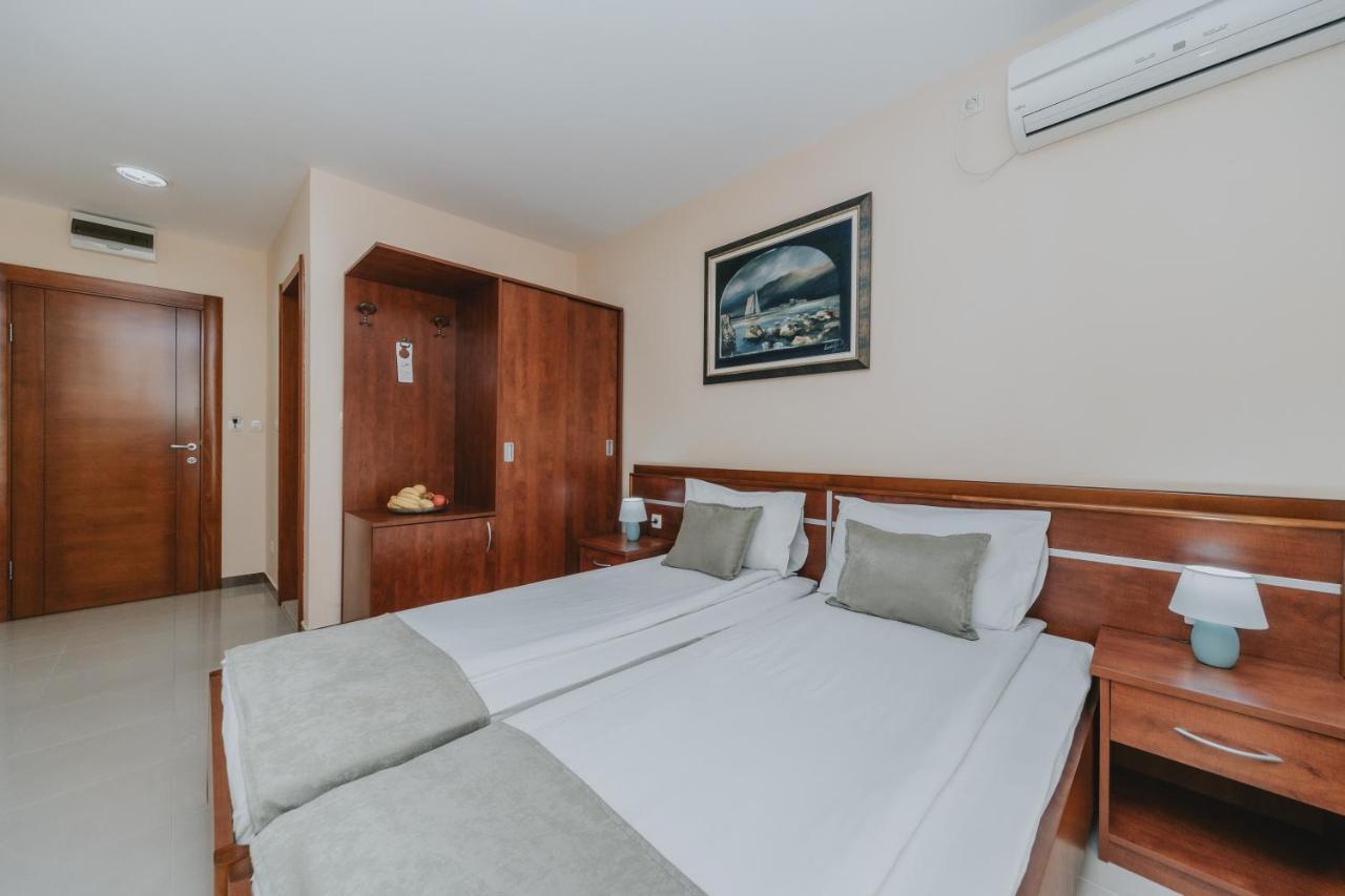 בודווה Apartmani Salus מראה חיצוני תמונה